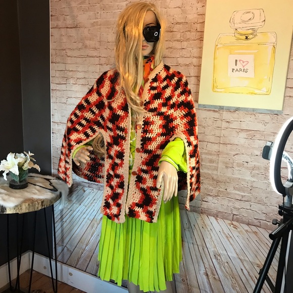 Vintage 60's crocheted knitted cape shawl, one size fits most, hand made - Picture 9 of 10